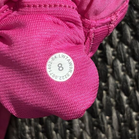 Lululemon Hotty Hot Low-Rise Short 2.5" - Picture 6 of 8